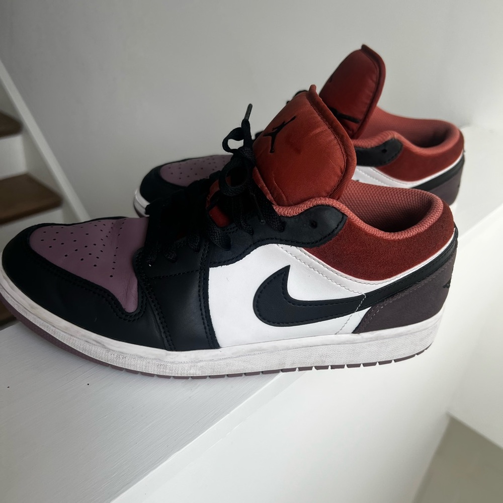 Nike Air Jordan 1 Low SE sneakers in the "Sky J Mauve" Colorway SIZE 9